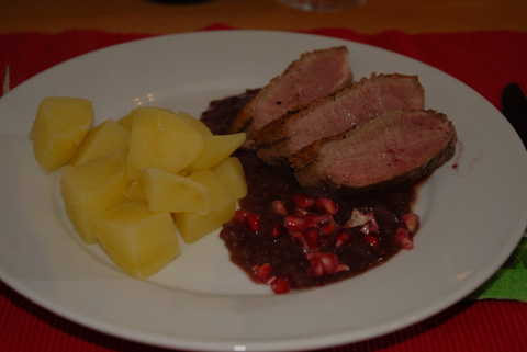 Entenbrust mit Granatapfel-Rotwein-Sauce