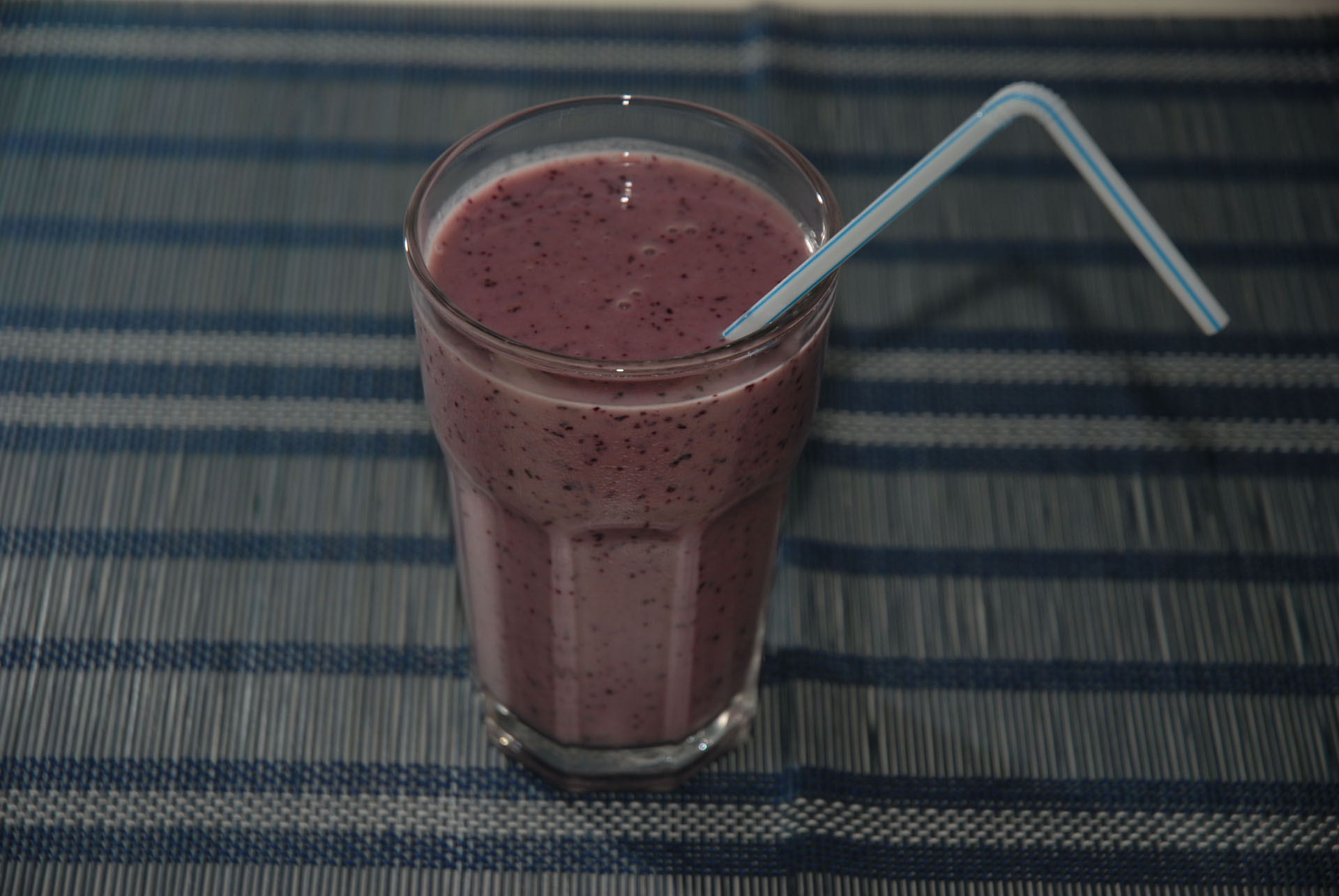 Heidelbeer-Bananen-Smoothie mit Honig