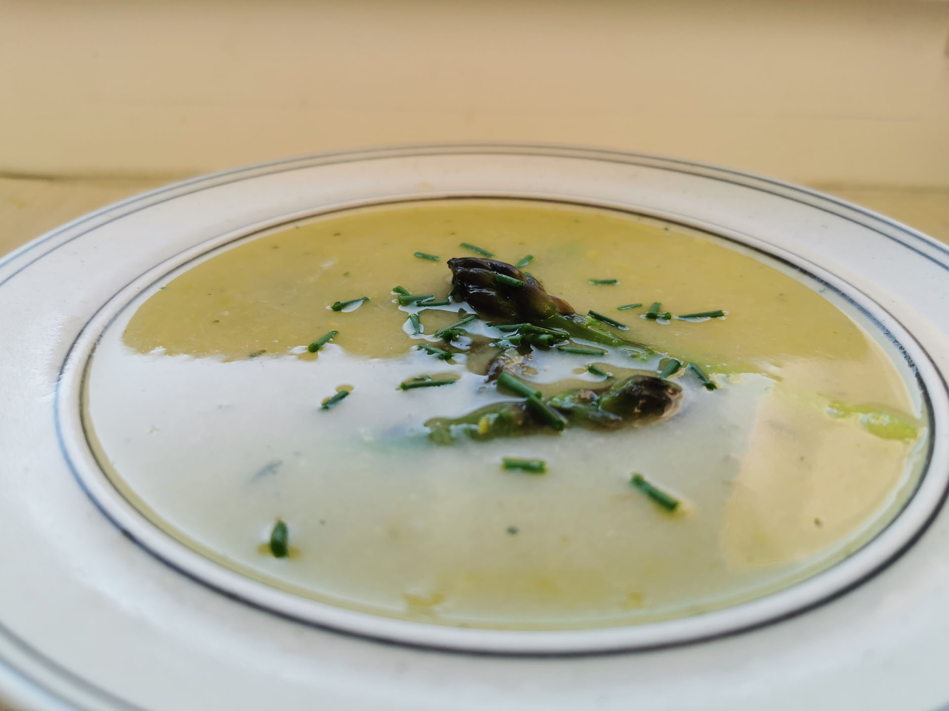 Spargelcremesuppe mit Honig