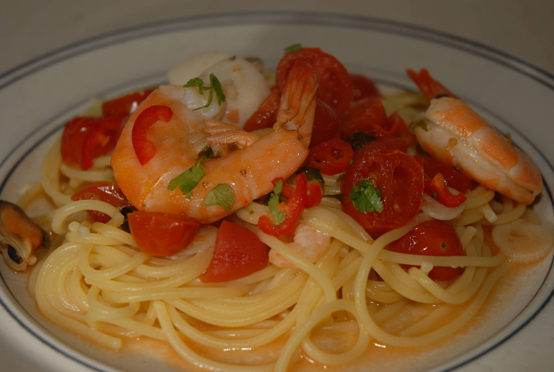 Spaghetti Frutti di Mare mit Honig-Tomaten